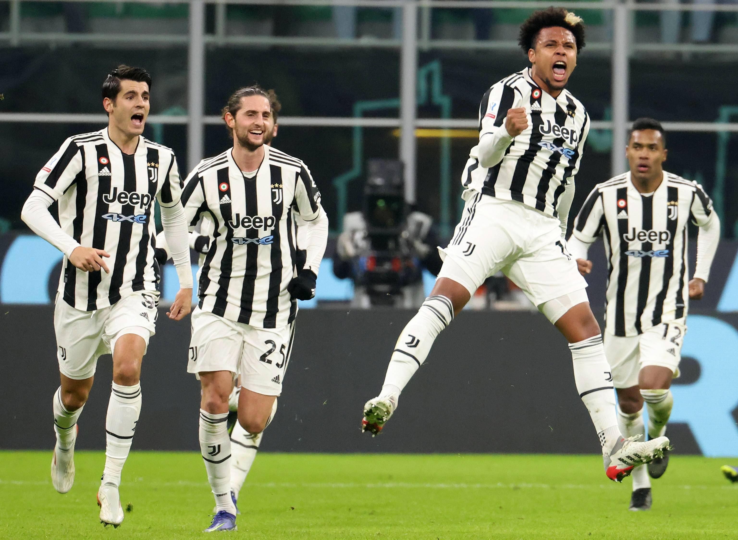 艾顿：我来湖人是填补空缺的，他们长期缺少攻守兼备的大个子