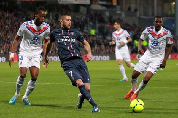 中国足协新规影响中超亚冠竞争，女足面临资金压力，外援政策收紧，挑战加剧。