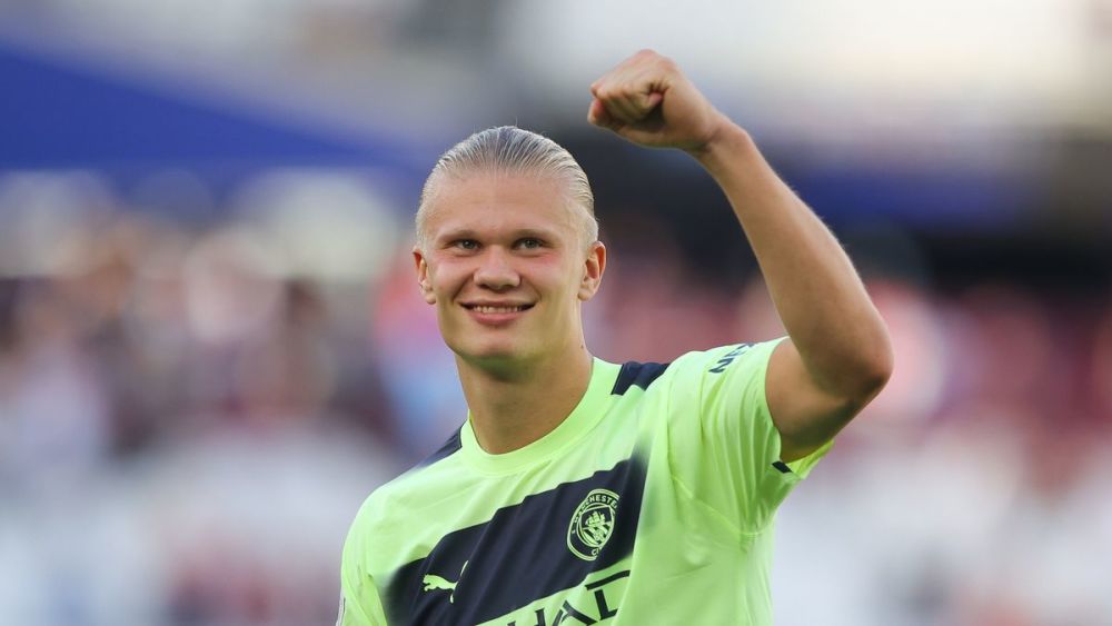 曼联对阵埃弗顿豪取42胜，太妃糖本赛季平均首发年龄最大