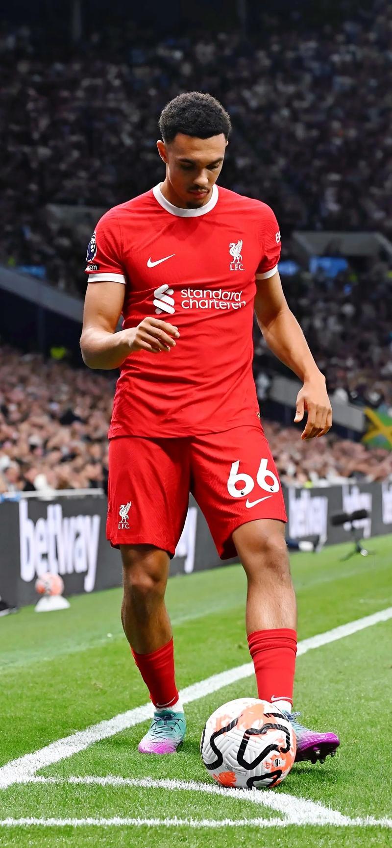 贝蒂斯迎战巴塞罗那：西甲第15轮焦点战一触即发！