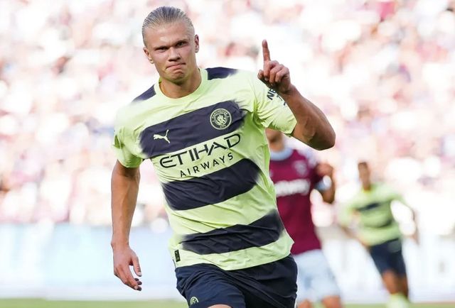 阮奇龙庆祝冲超：美好的一个赛季，一起期待2026新的挑战