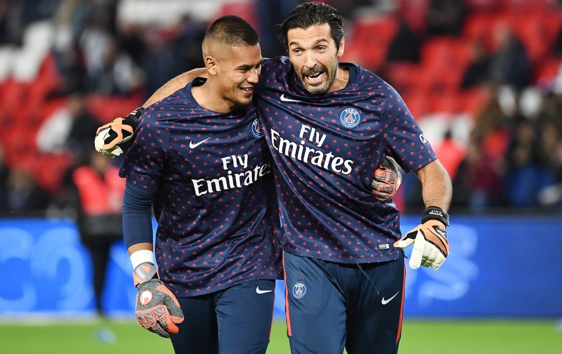 布尼达为何没首发？阿贾克斯主帅：他训练迟到了