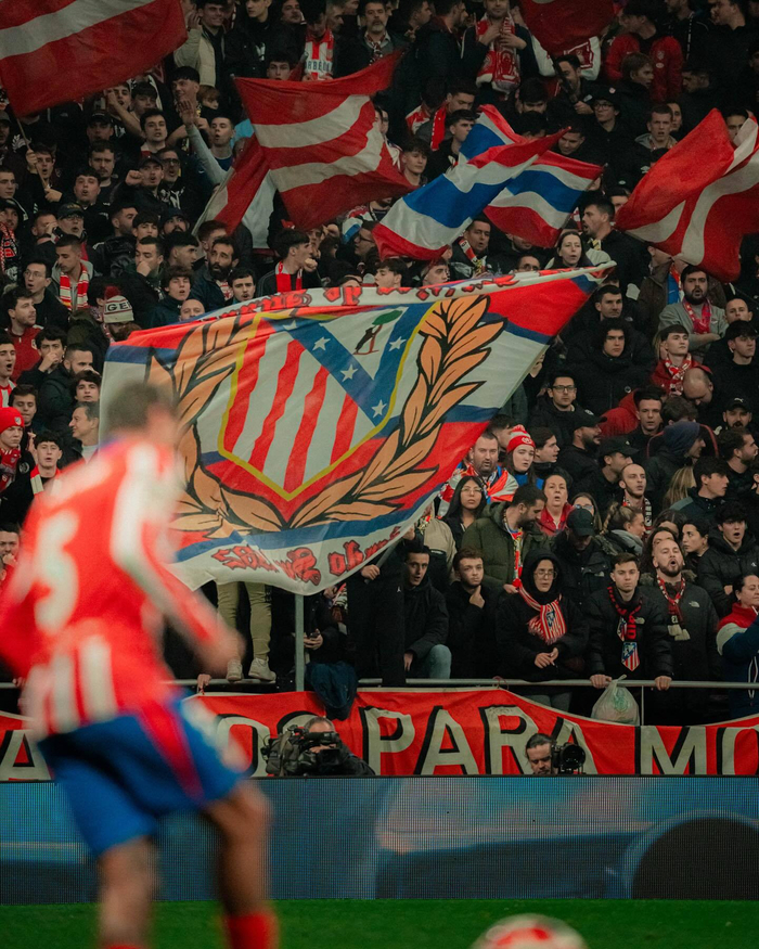 足球国足备战进入冲刺阶段，全队封闭训练