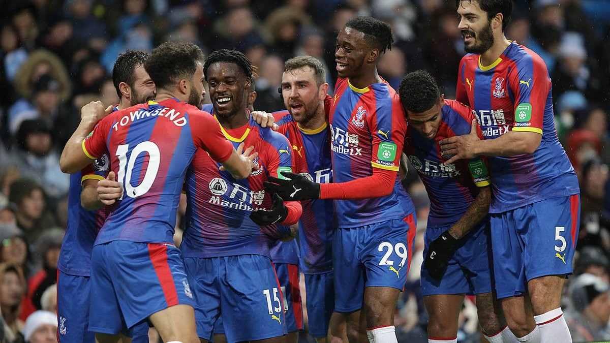 女生在校内打篮球技法惊人，男同学现场沸腾被实力圈粉