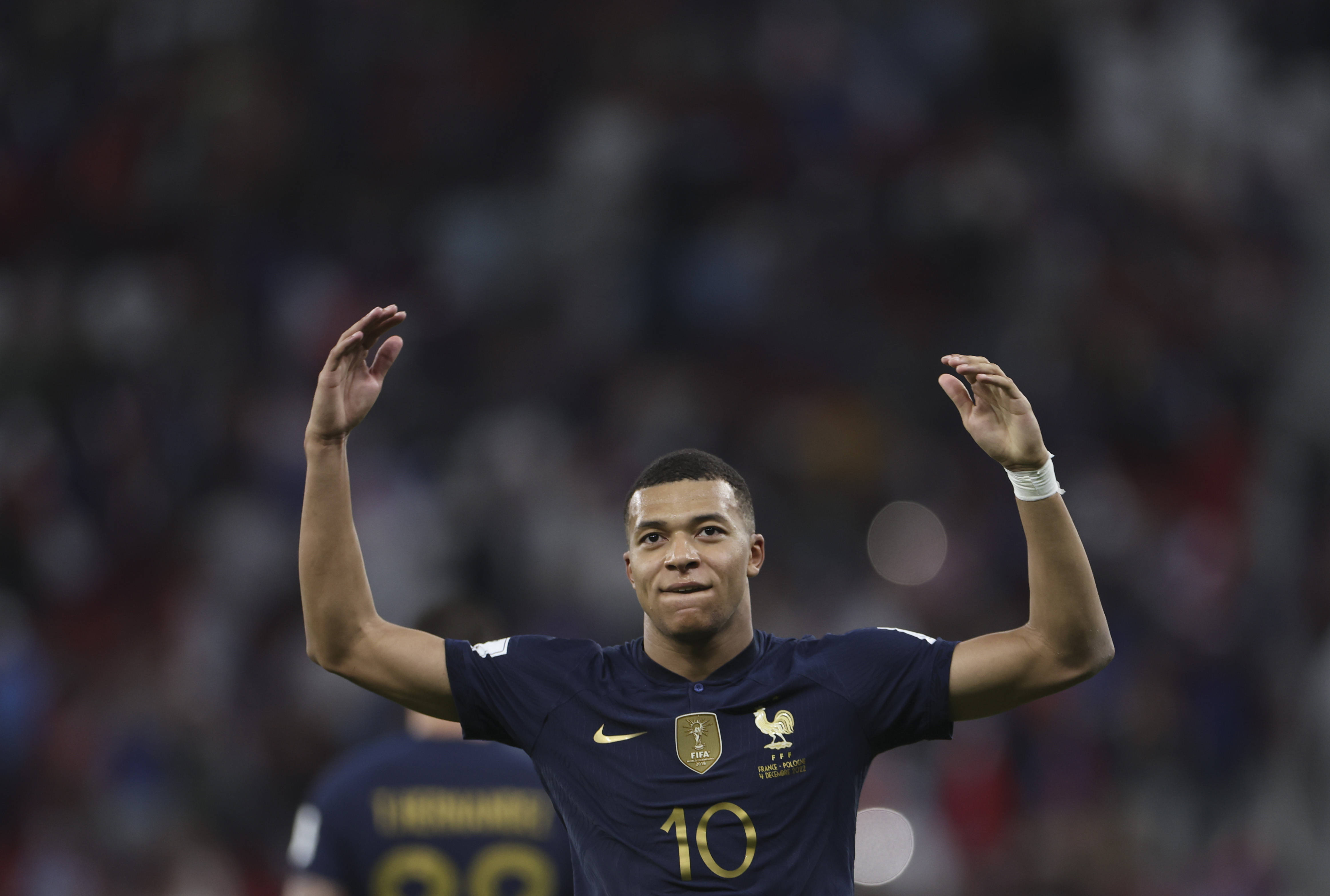 收到国足纪念球衣，尹鸿博：感谢祖国，为国出战是最大骄傲